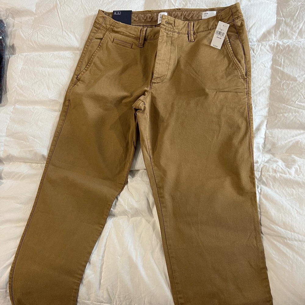 GAP men's khaki pants NWT 33x30